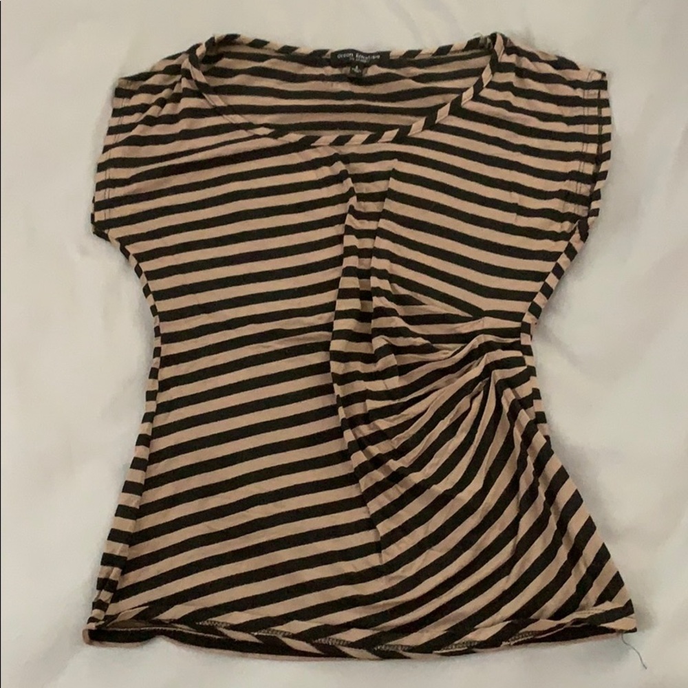 Striped tee with side pinched